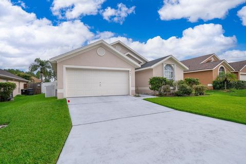 Photo of 445 Halstead Drive, Davenport, FL 33897 (MLS # S5134482) Photo of 445 Halstead Drive, Davenport, FL 33897 (MLS # S5134482)