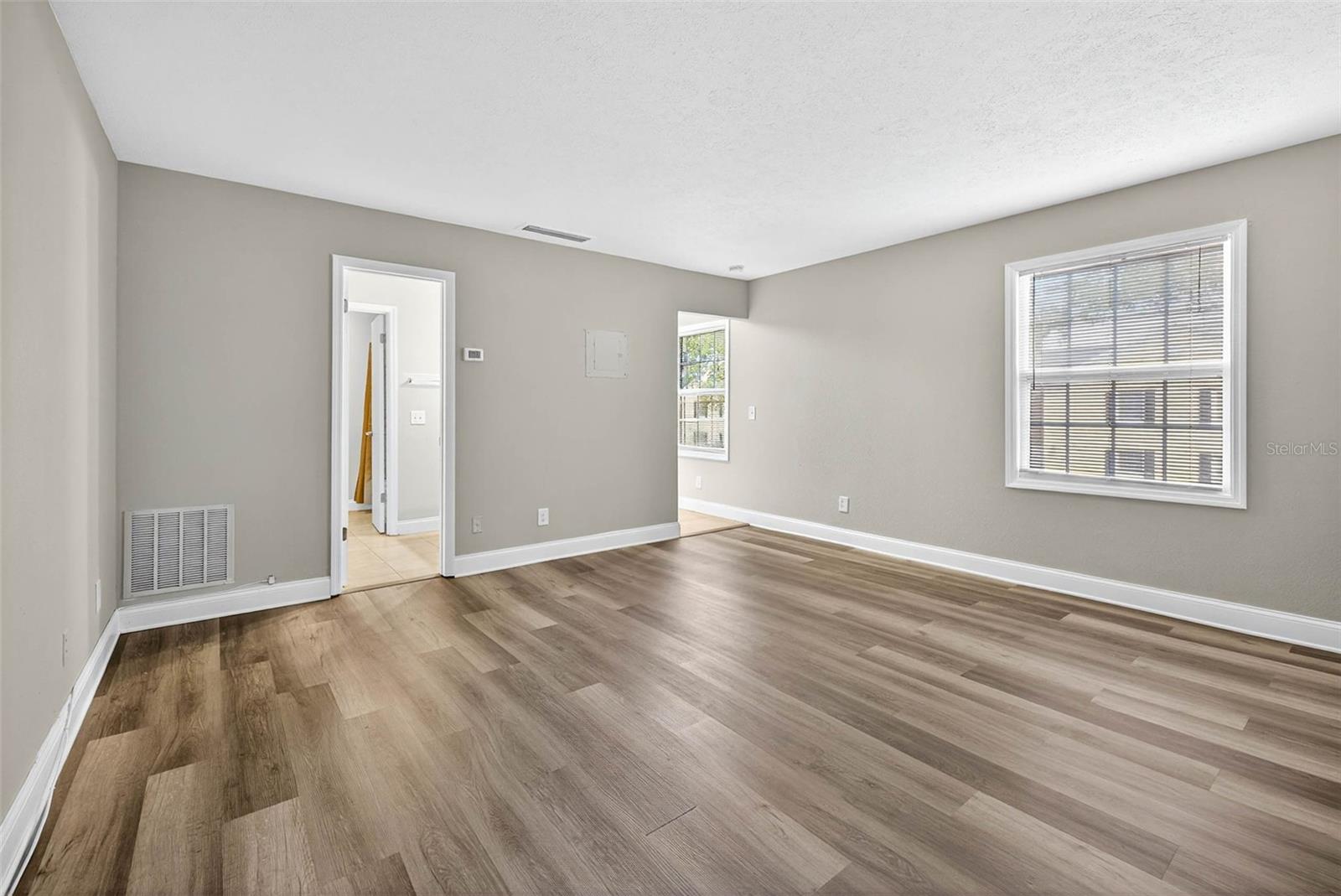 WHISPERING OAKS - Residential Lease