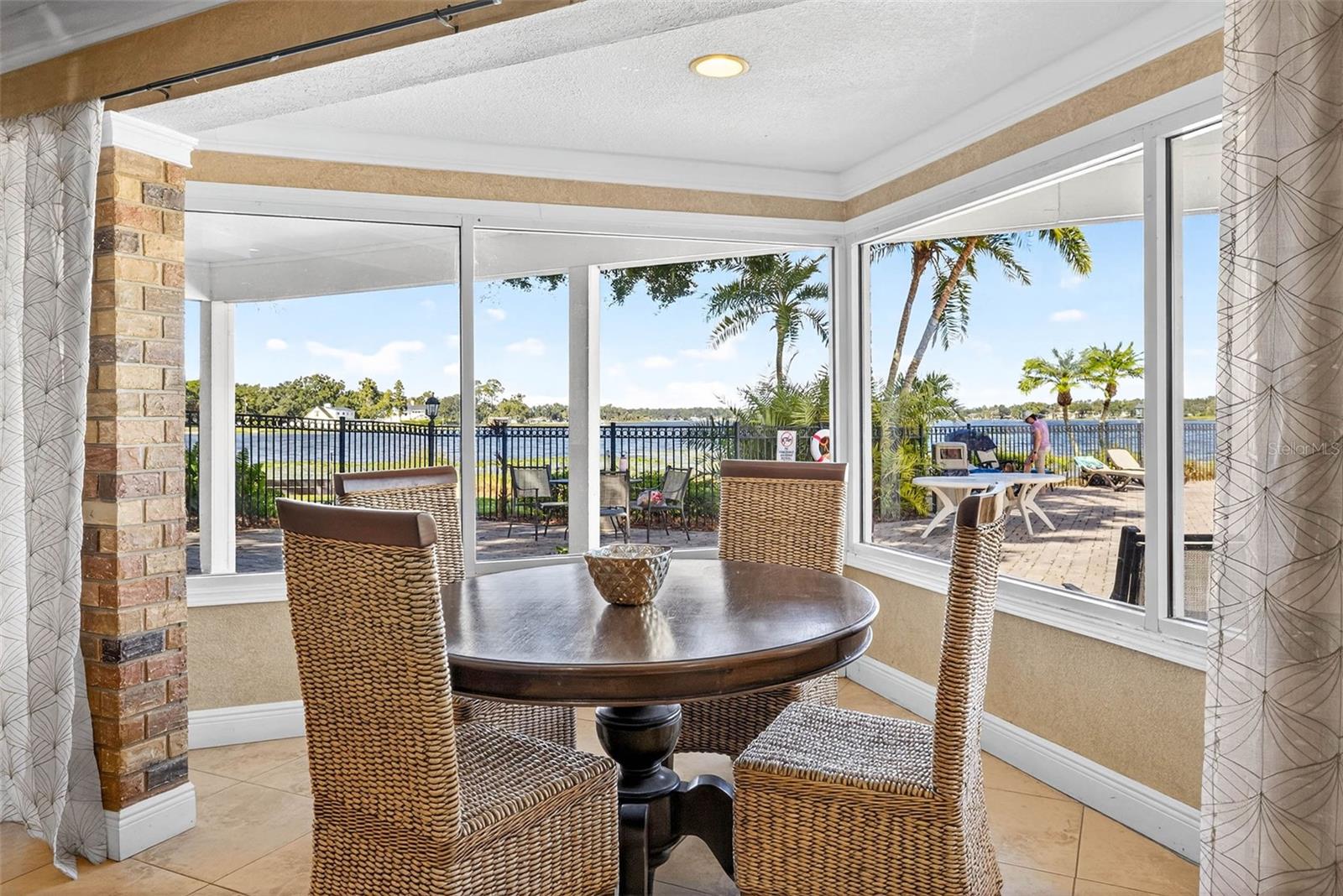 WHISPERING OAKS - Residential Lease