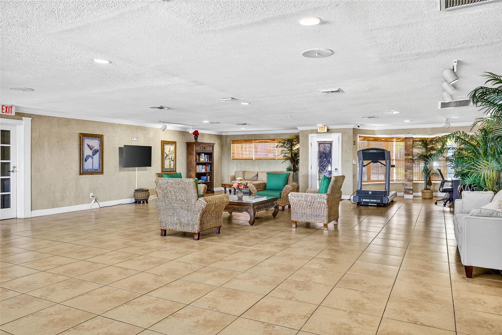 WHISPERING OAKS - Residential Lease