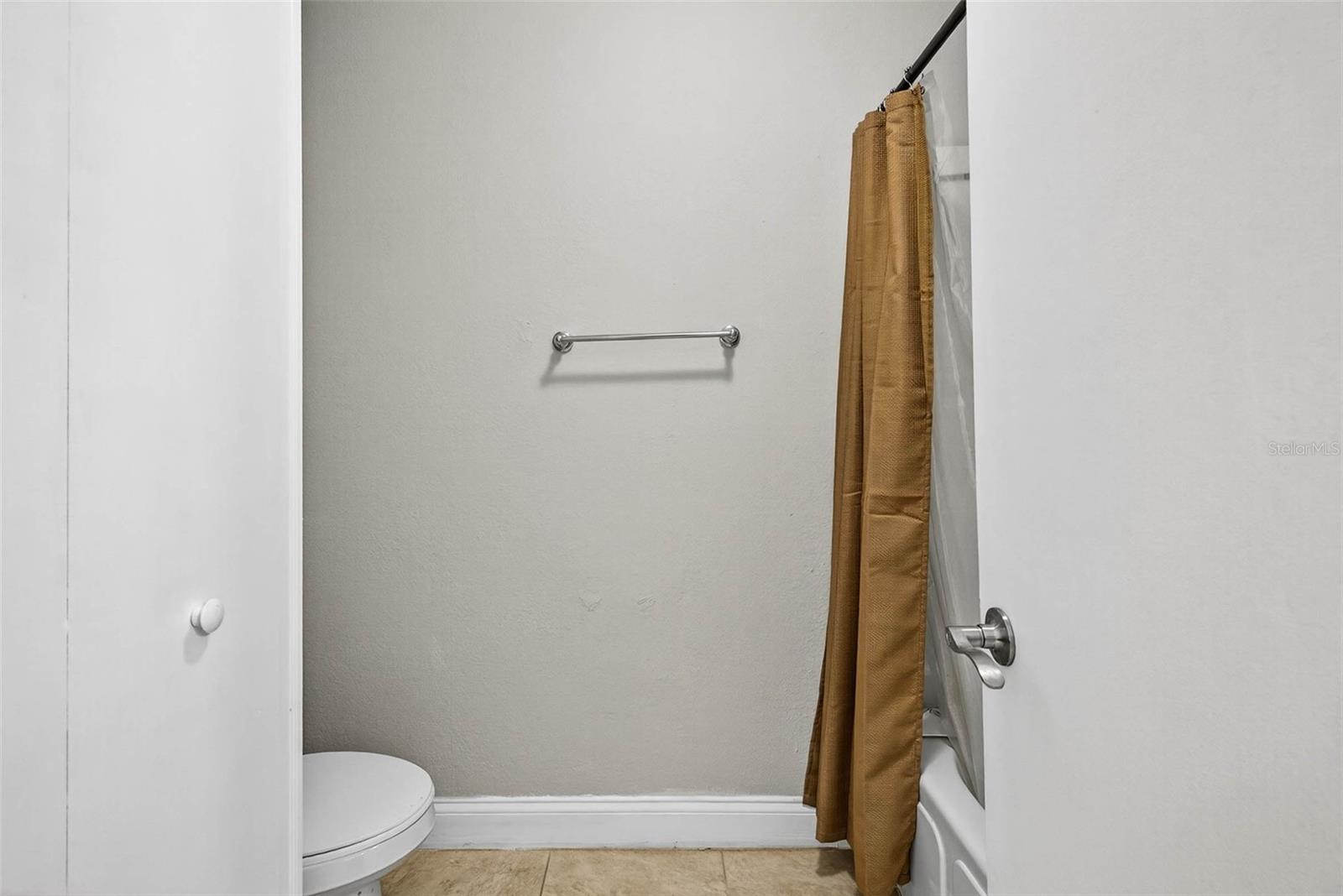 WHISPERING OAKS - Residential Lease