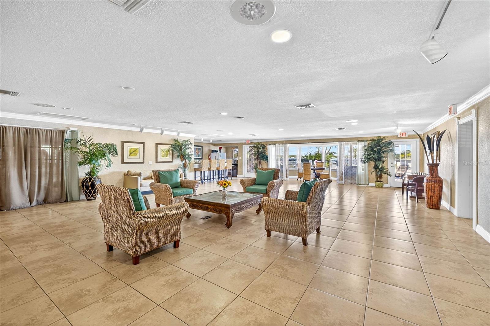 WHISPERING OAKS - Residential Lease