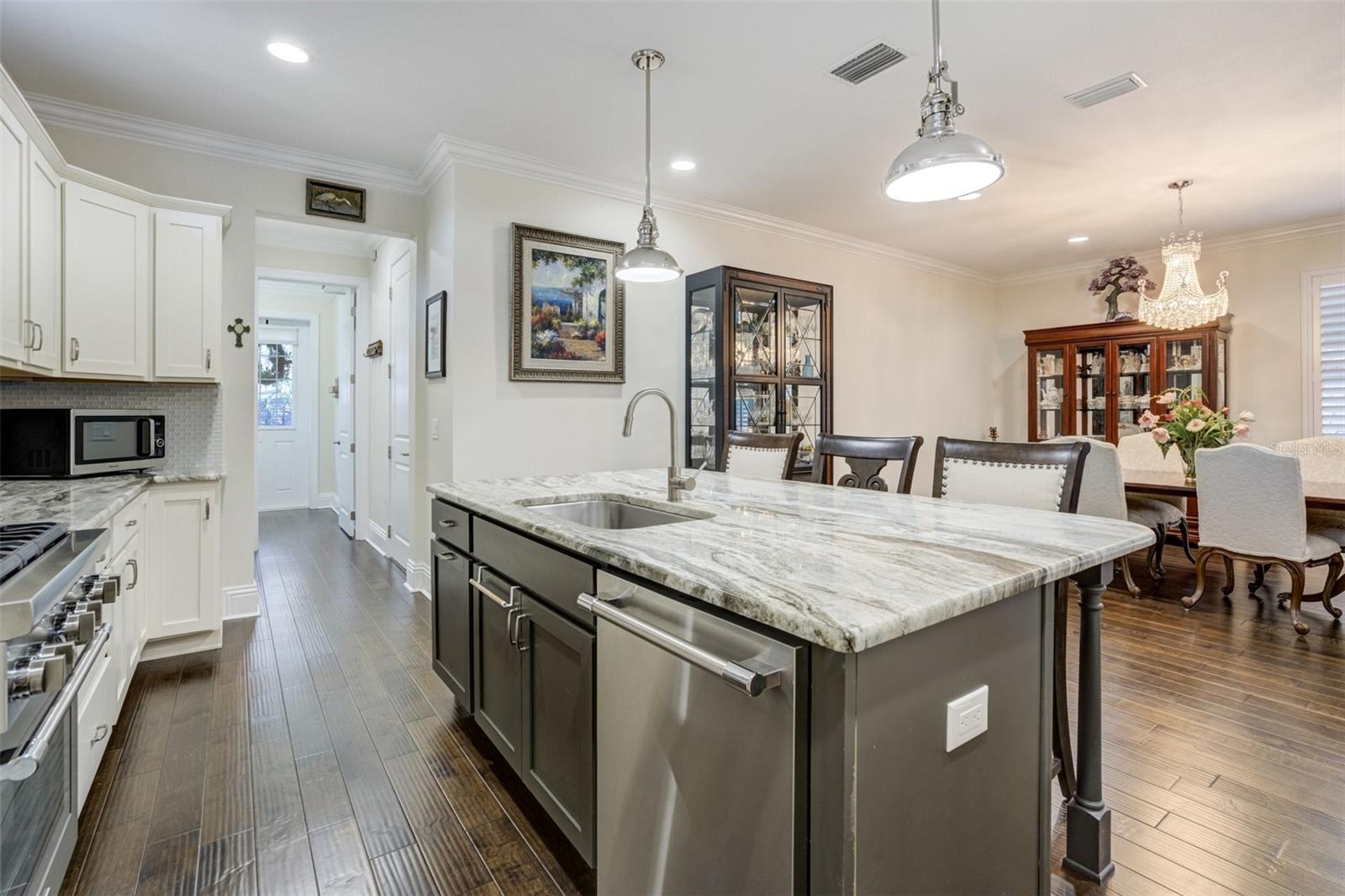 201 4TH AVENUE S