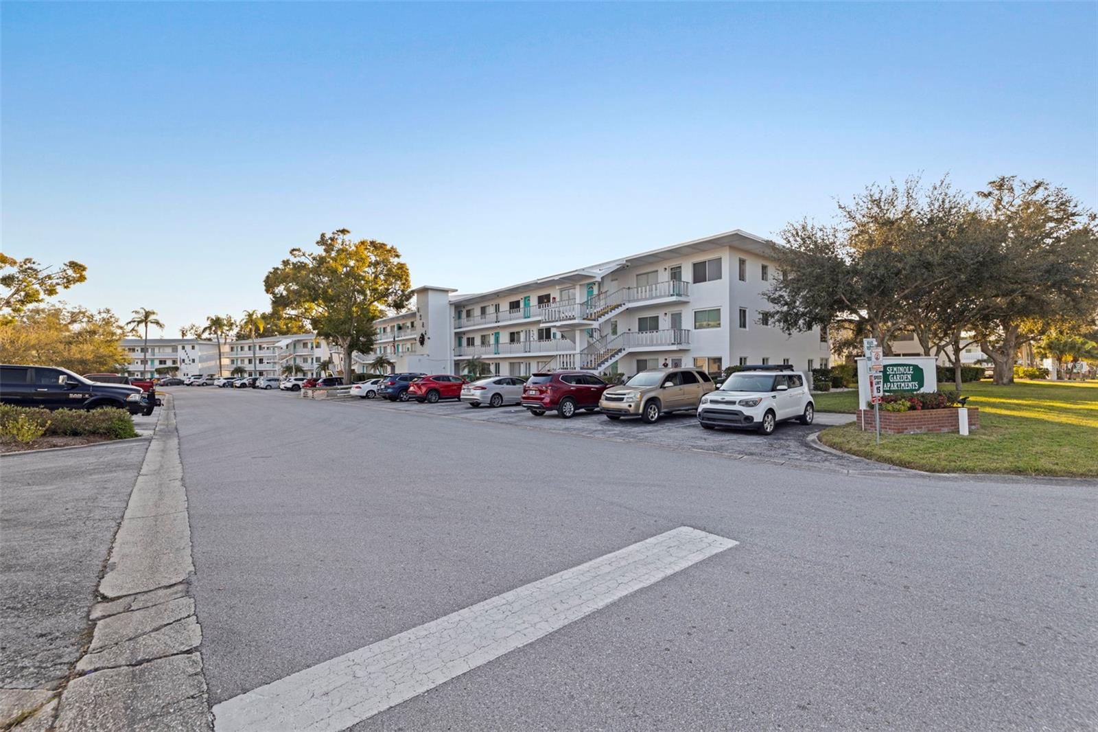 SEMINOLE GARDEN APARTMENTS - Residential