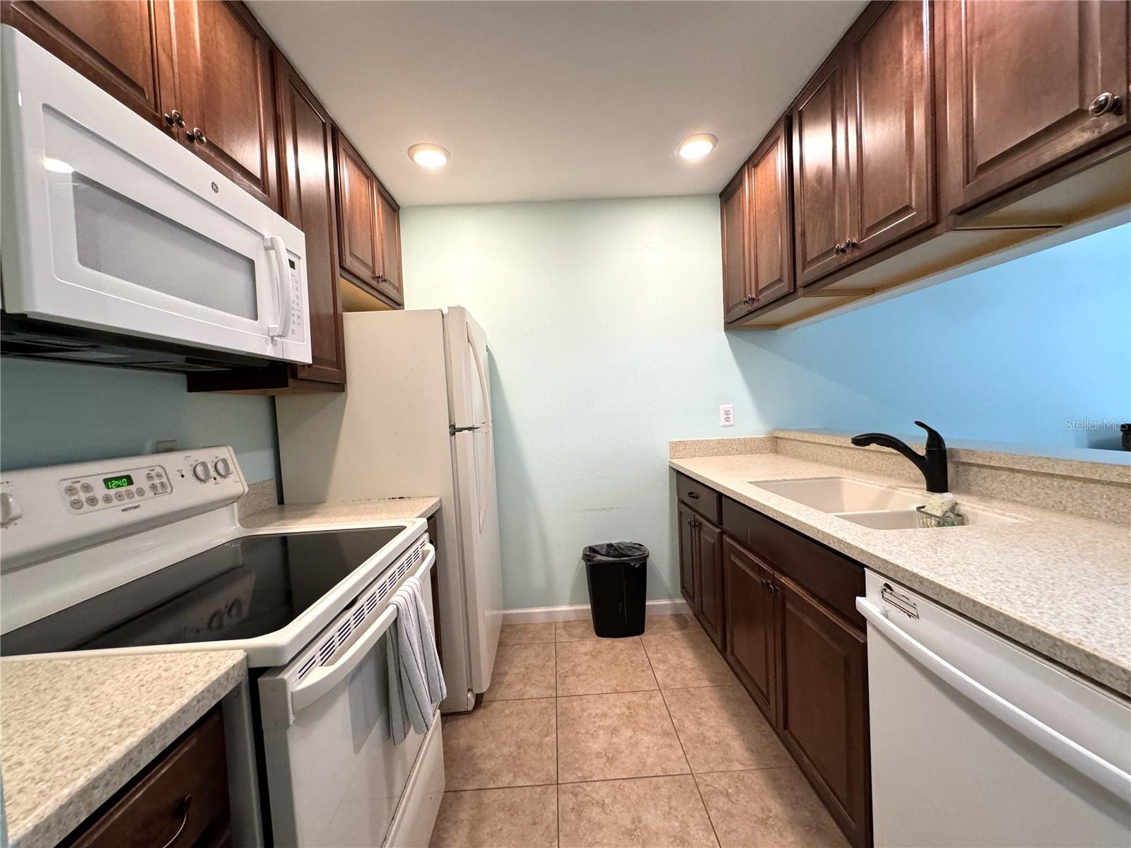 MIRROR LAKE CONDO SEC 2 - Residential Lease