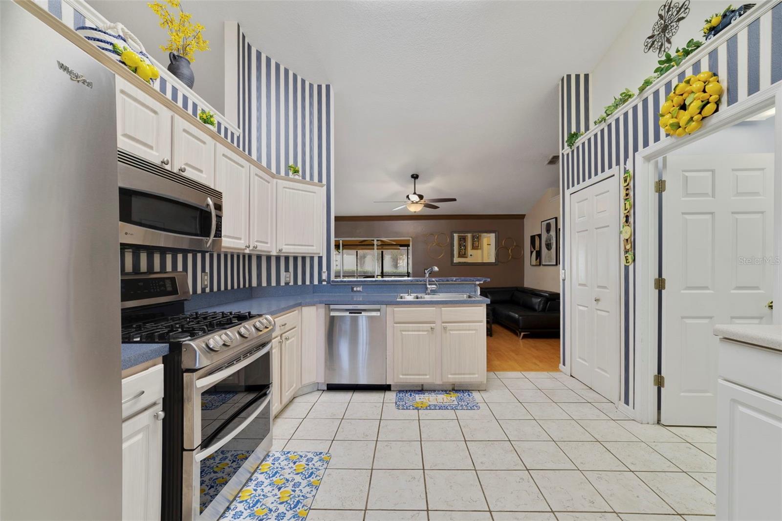 Search 4 255 LOMA DEL SOL DRIVE