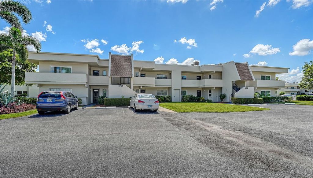 Photo of 7251 W Country Club Drive N #226, Sarasota, FL 34243 (MLS # A4661738)