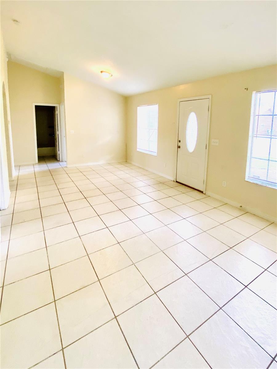 6727 MAGNOLIA POINTE CIRCLE