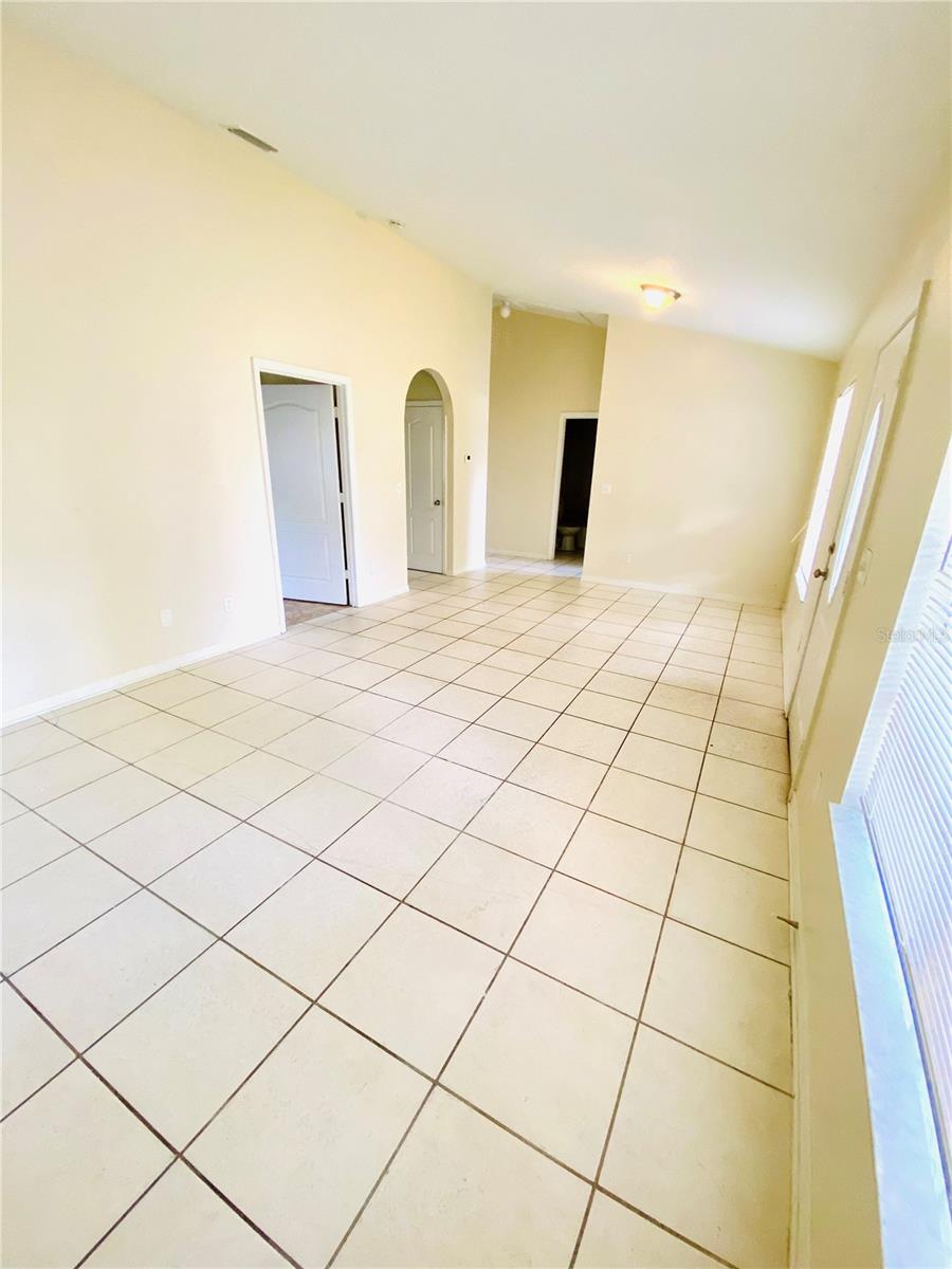 6727 MAGNOLIA POINTE CIRCLE