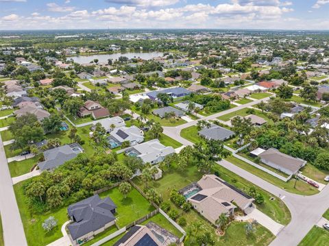 A home in PORT CHARLOTTE