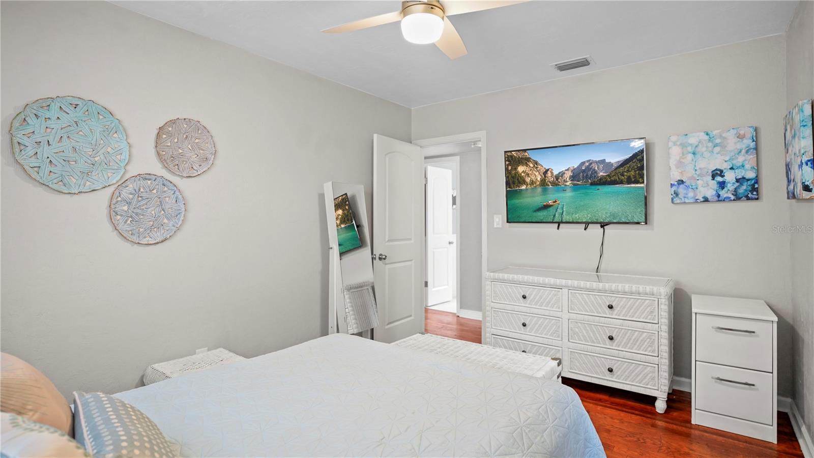 ARDMORE MANOR - Residential