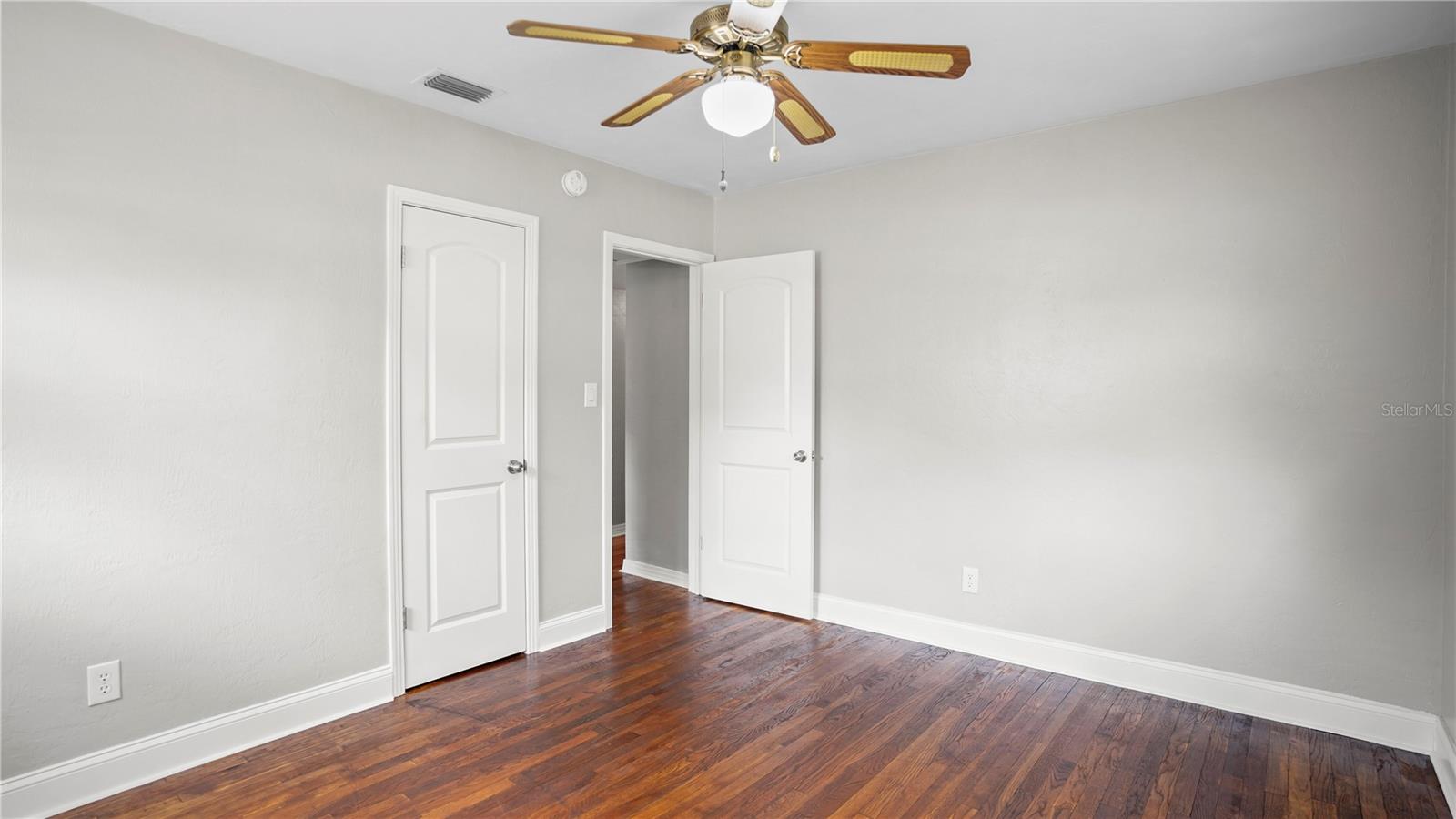 ARDMORE MANOR - Residential