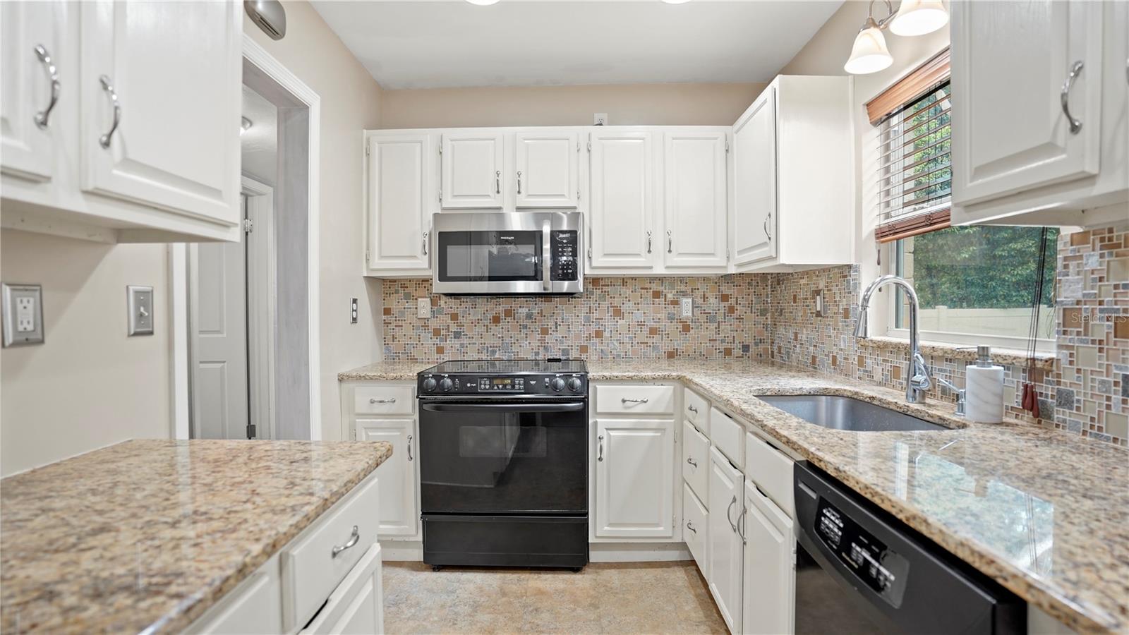 ARDMORE MANOR - Residential