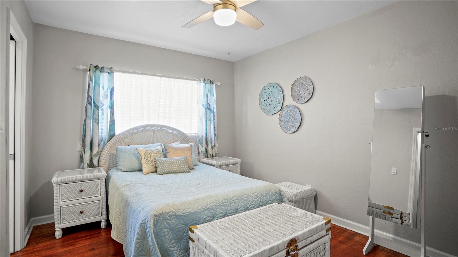 ARDMORE MANOR - Residential