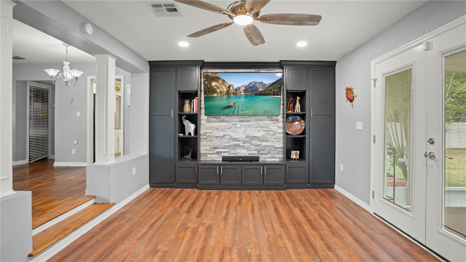 ARDMORE MANOR - Residential