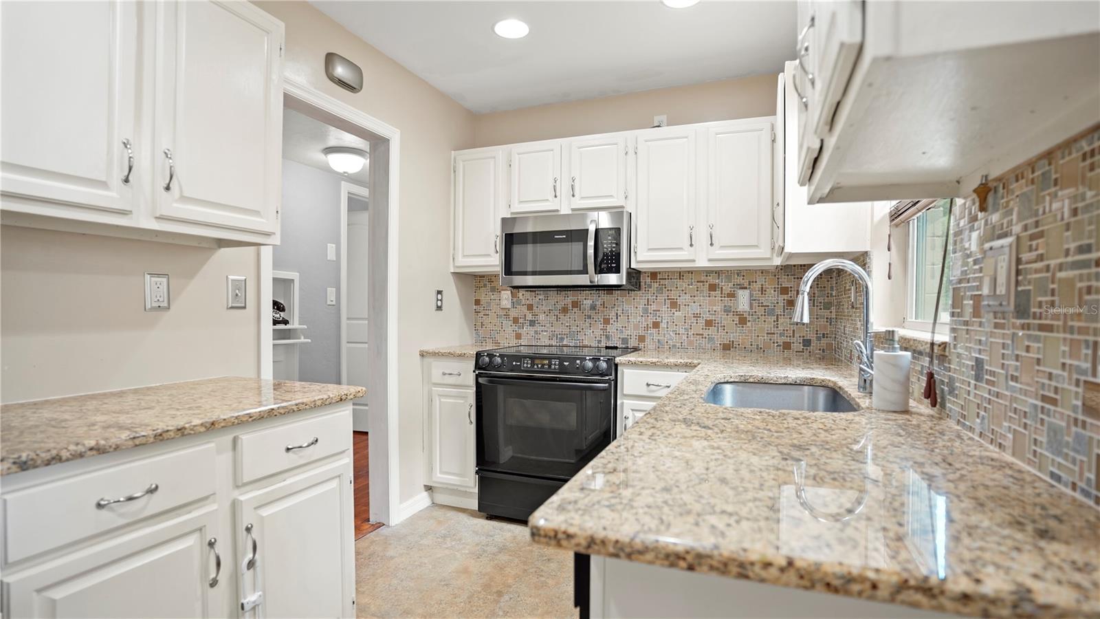 ARDMORE MANOR - Residential