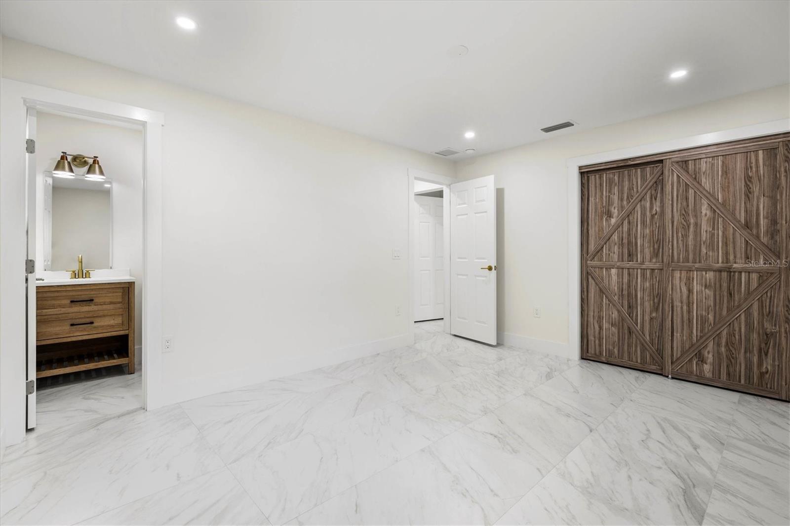 ROSEDALE - Residential