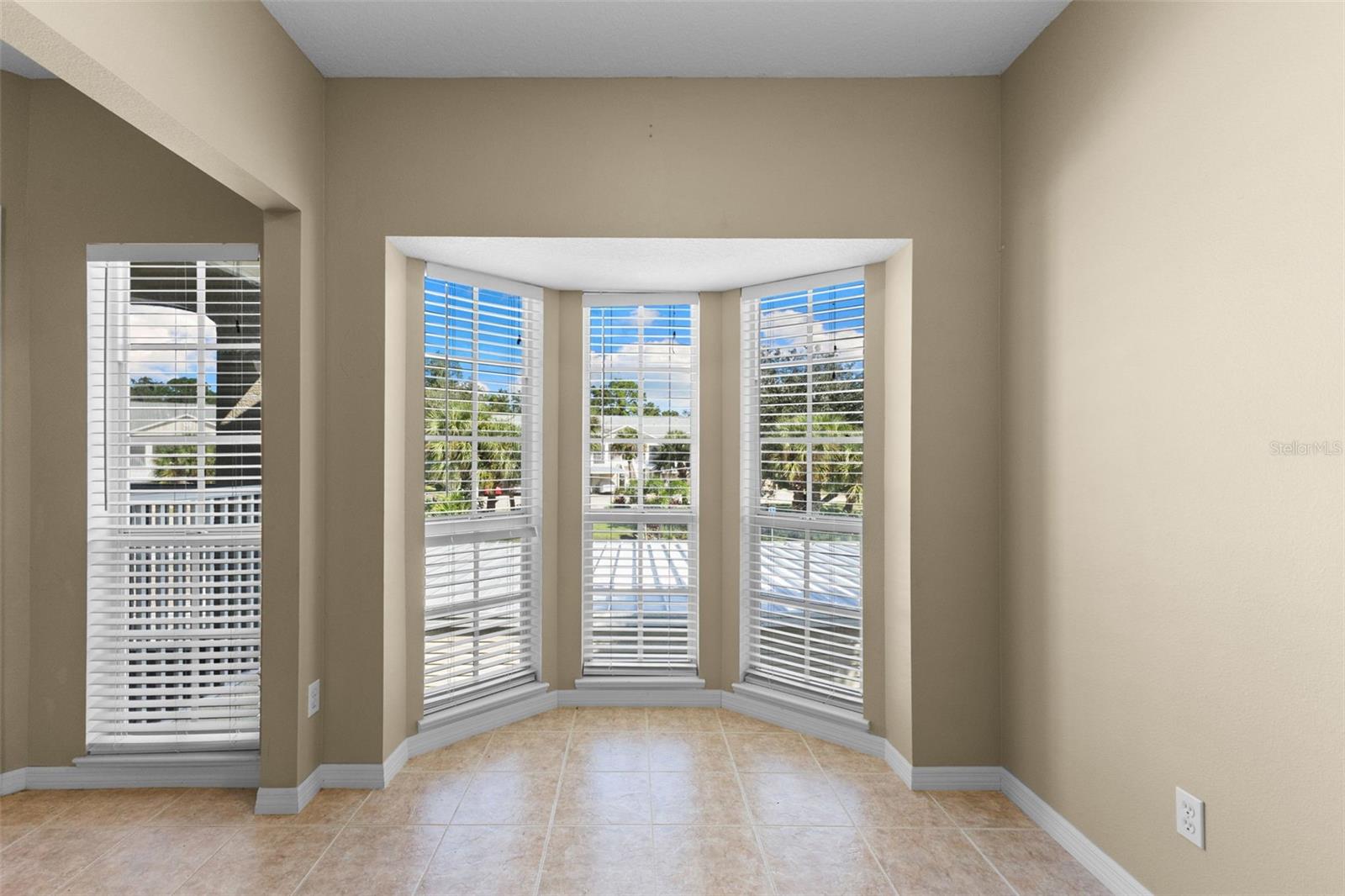 GARDENS VI/WATERSIDE VILLAGE - Residential Lease