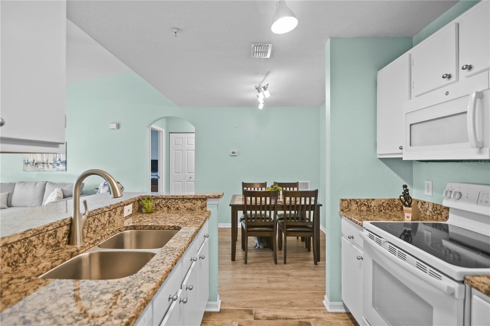 THE VILLAGE AT TOWNPARK OR2057/3888 - Residential