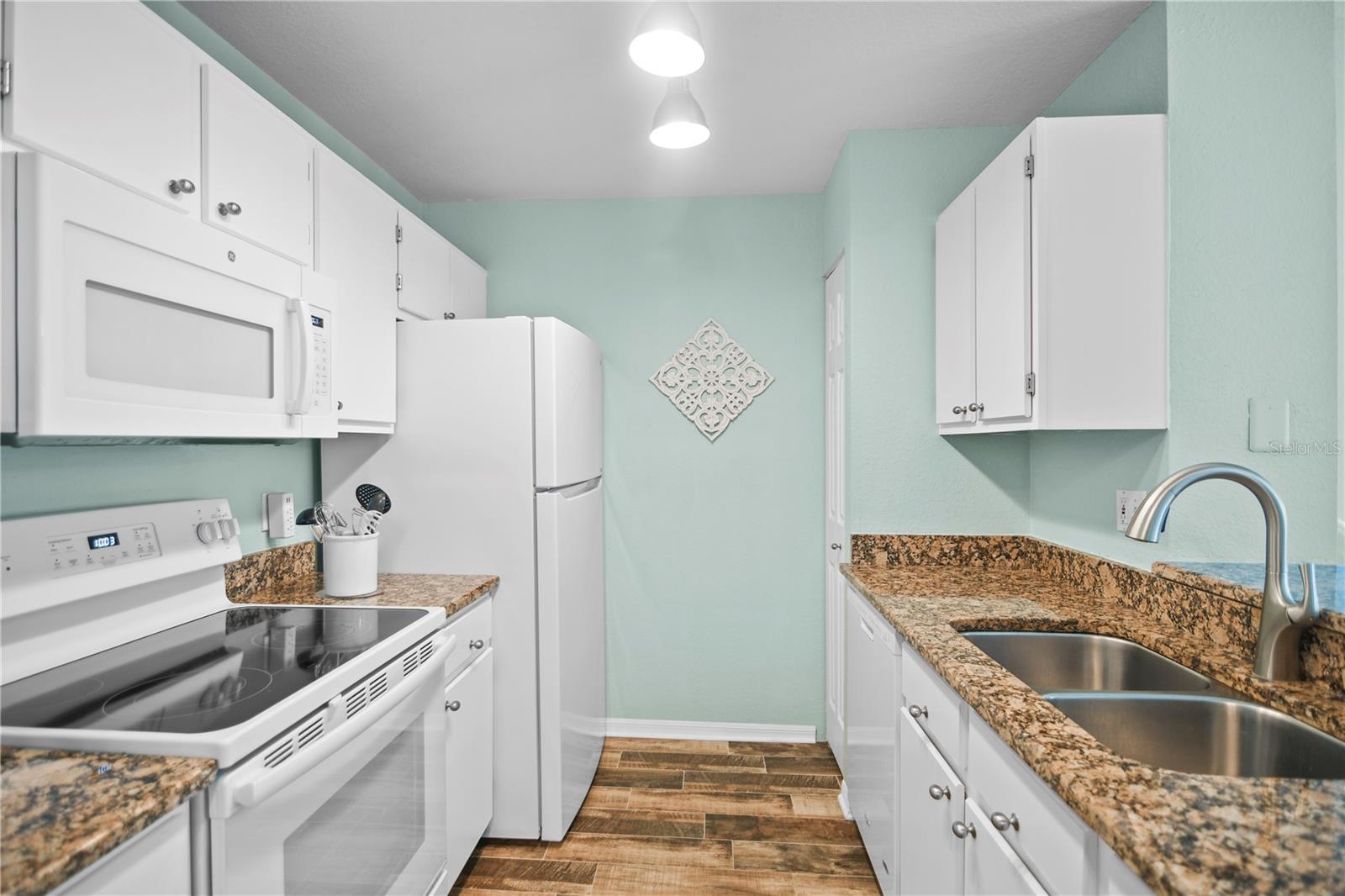 THE VILLAGE AT TOWNPARK OR2057/3888 - Residential