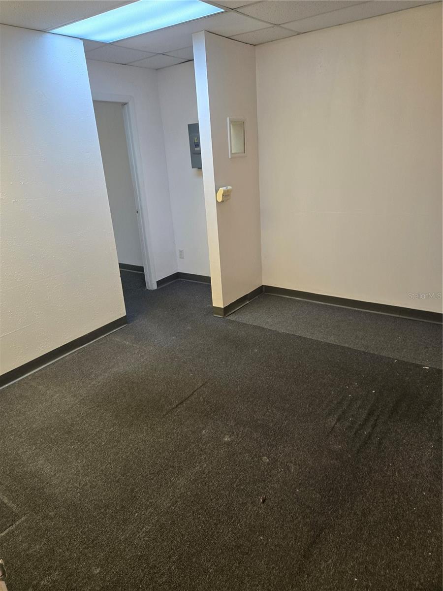 PINELLAS FARMS - Commercial Lease