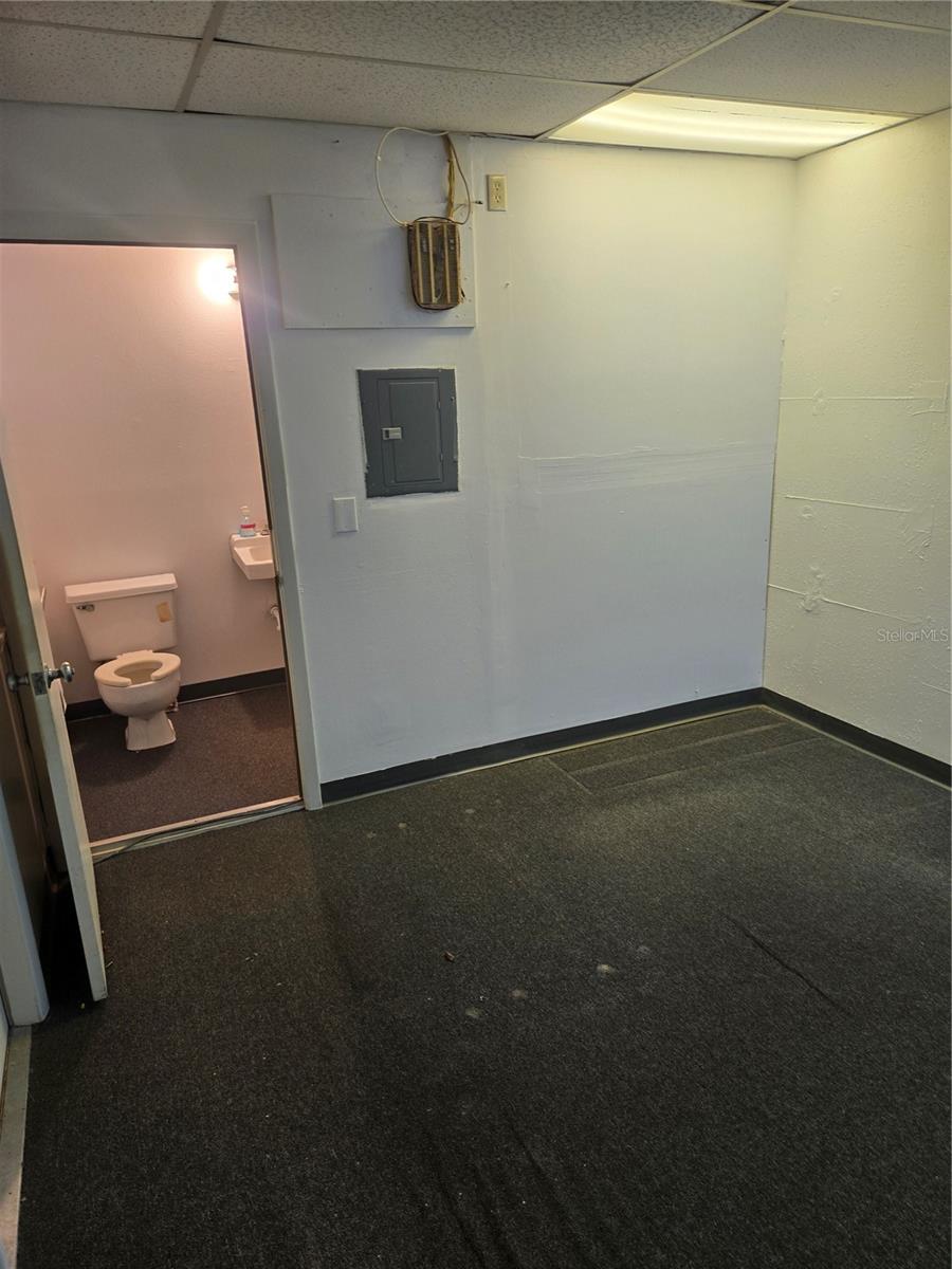 PINELLAS FARMS - Commercial Lease