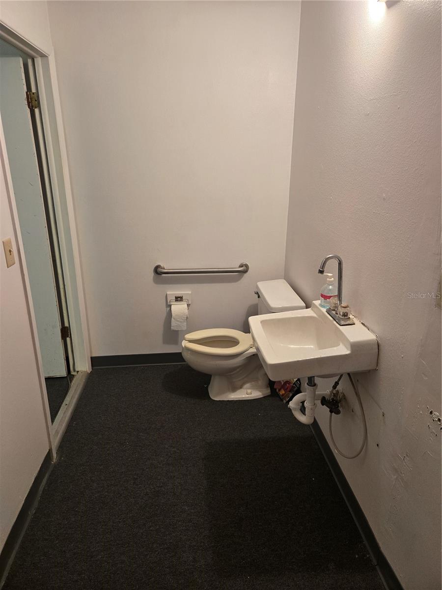 PINELLAS FARMS - Commercial Lease