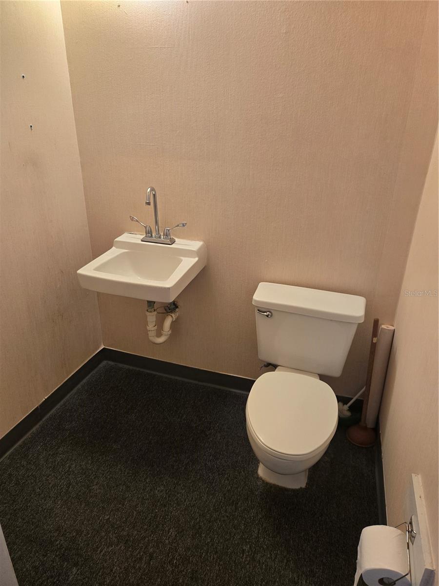 PINELLAS FARMS - Commercial Lease