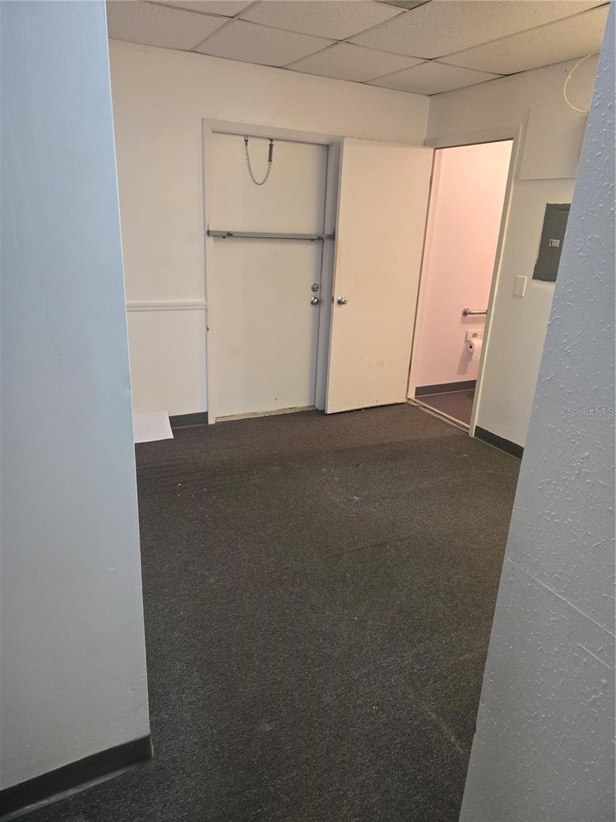 PINELLAS FARMS - Commercial Lease