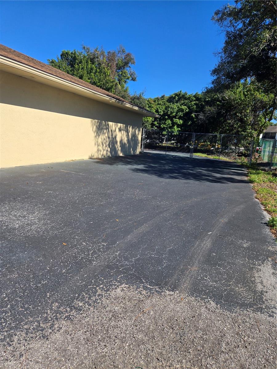 PINELLAS FARMS - Commercial Lease