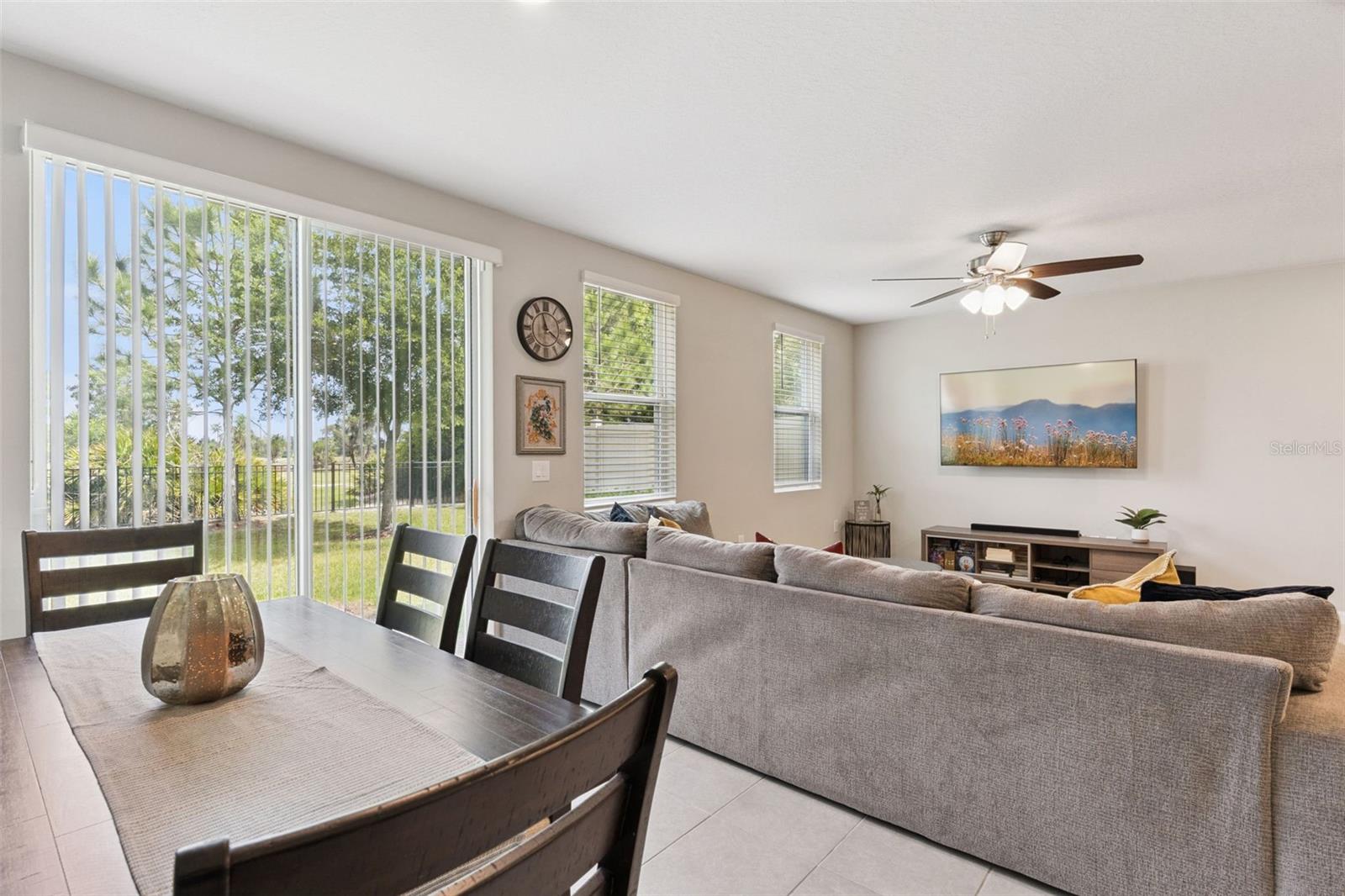 939 ROBIN HOLLY STREET