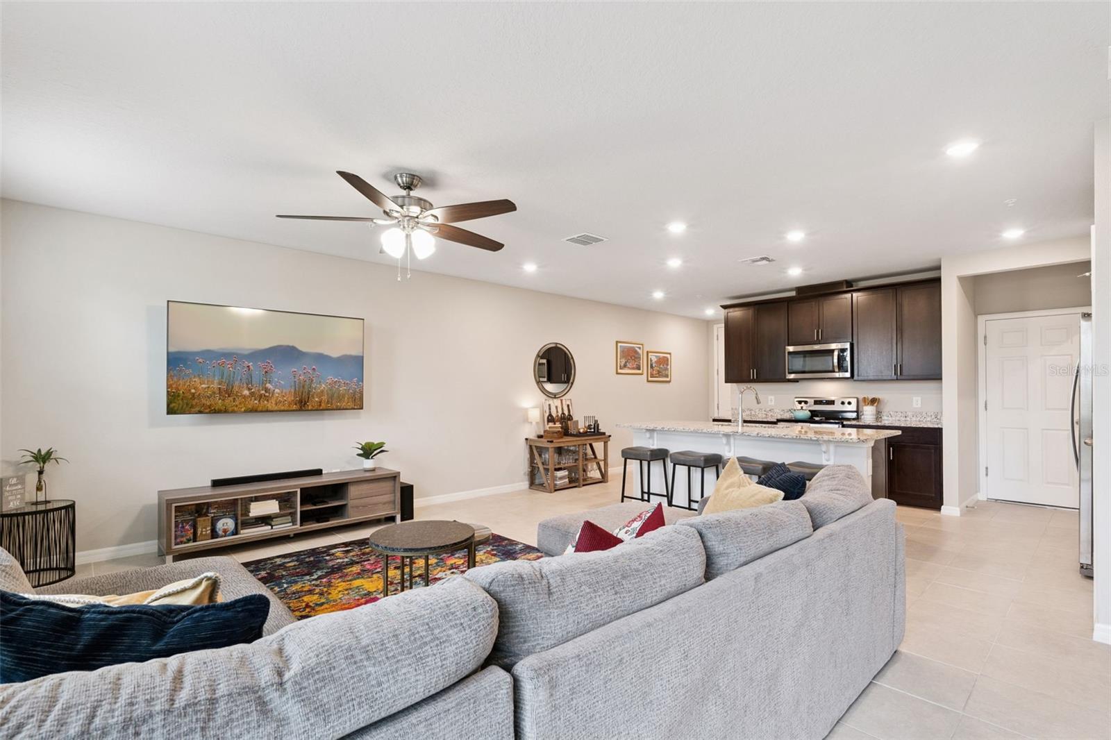 939 ROBIN HOLLY STREET