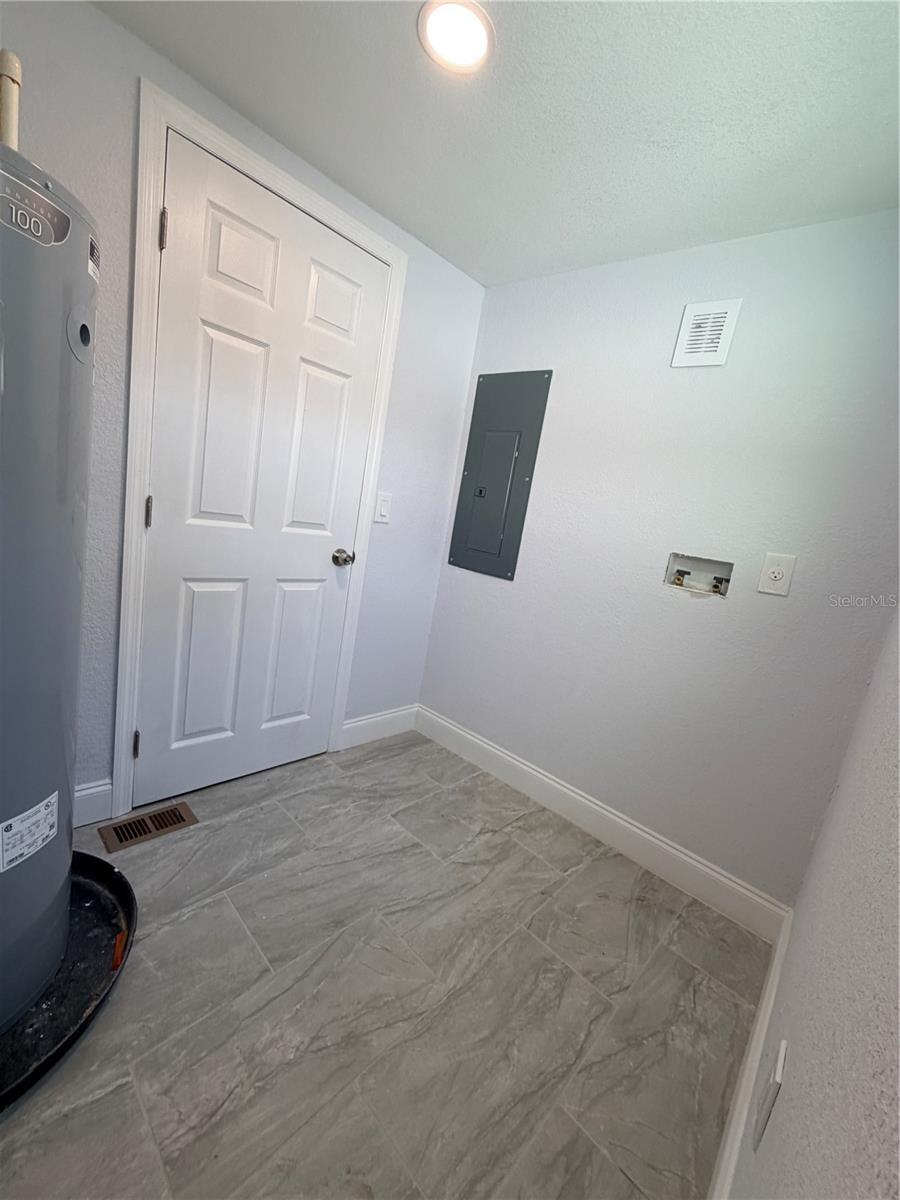 OAKWOOD MANOR - Residential