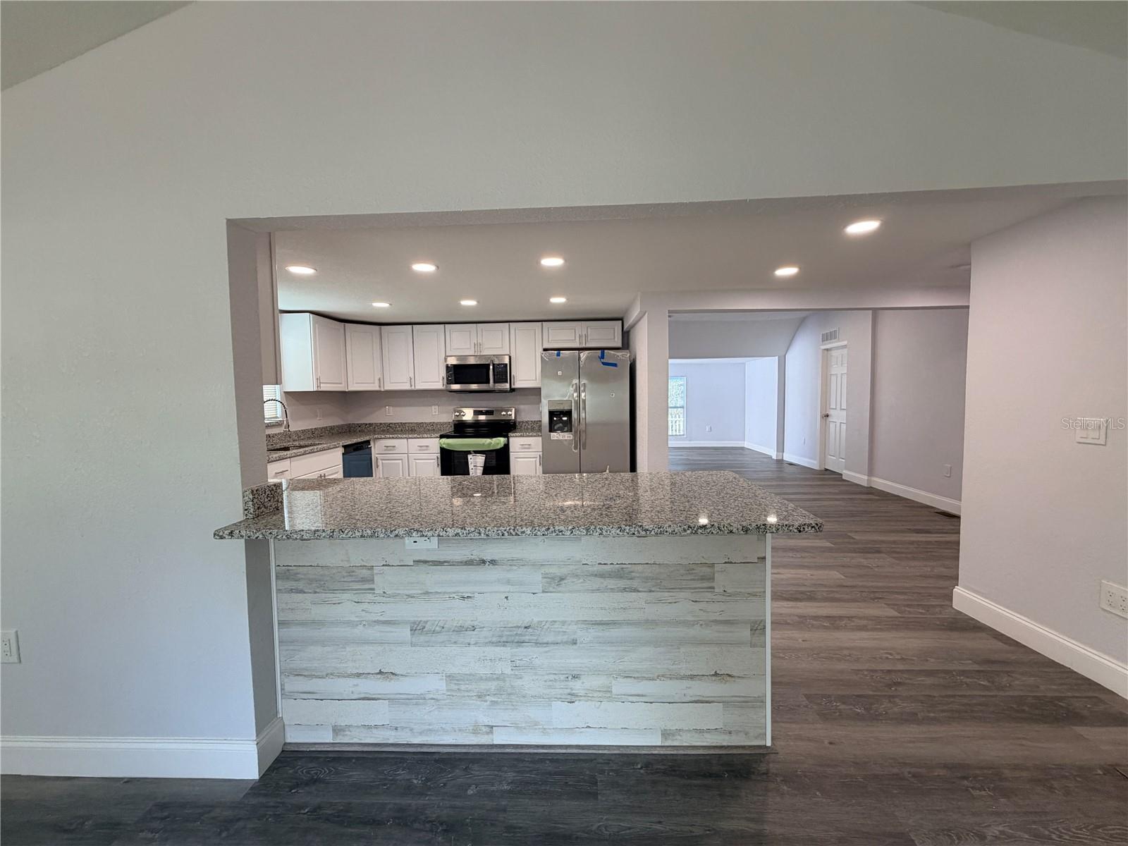 OAKWOOD MANOR - Residential