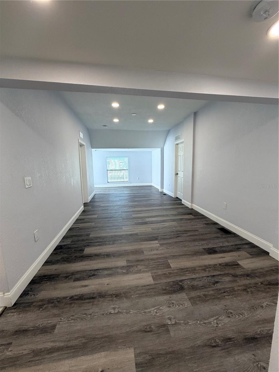 OAKWOOD MANOR - Residential