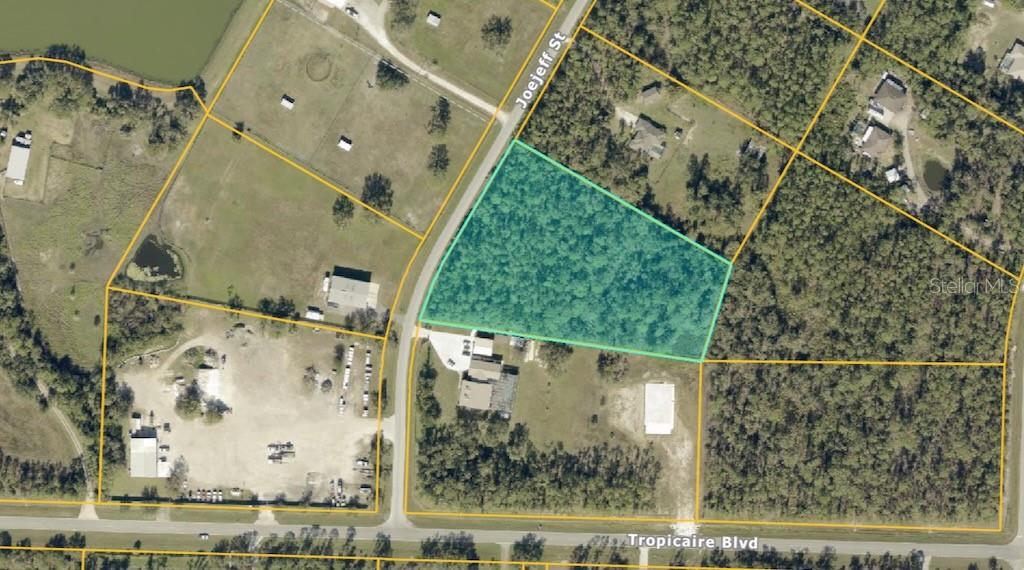 Don’t miss the opportunity to own a stunning 3.65-acre parcel in the highly sought-after North Port Estates. This spacious, wooded lot provides over 400 feet of road frontage and offers endless possibilities for your dream project.
Key Features:
Size & Privacy: Enjoy over 3.5 acres of completely wooded land, allowing you to clear as much or as little as you want for total privacy. Whether you’re building a private estate, creating a horse property, or establishing a business that requires room for heavy equipment, this lot offers it all.
Location: Only 2 miles from I-75, you'll have easy access to everything Florida has to offer, from world-class beaches to boating, fishing, golfing, shopping, and waterfront dining. Plus, you’re just a short drive from MLB pre-season training camps!
No Flood Zone: This property is NOT in a flood zone, ensuring peace of mind when building or developing.
Endless Possibilities: Whether you're envisioning a private oasis, a horse farm, or a place of business that requires a large area to store equipment, and materials, this property is a blank canvas waiting for your vision.