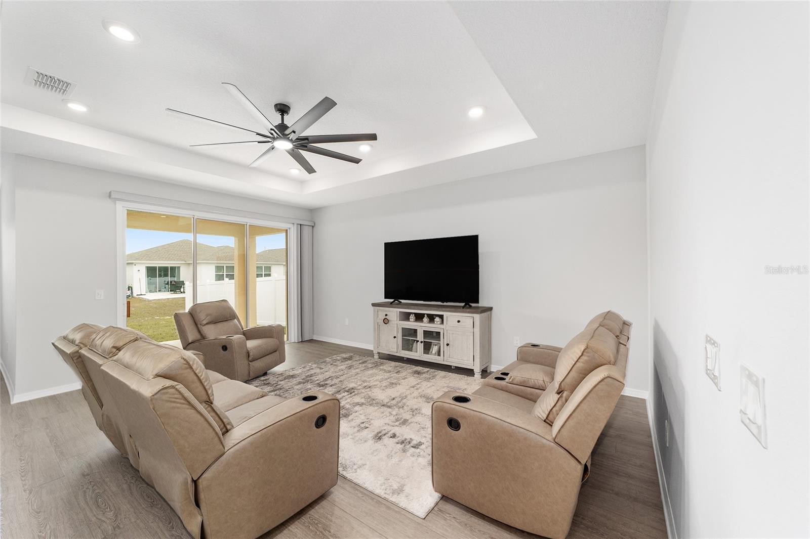 CALESA TOWNSHIP ROAN HILLS PH - Residential