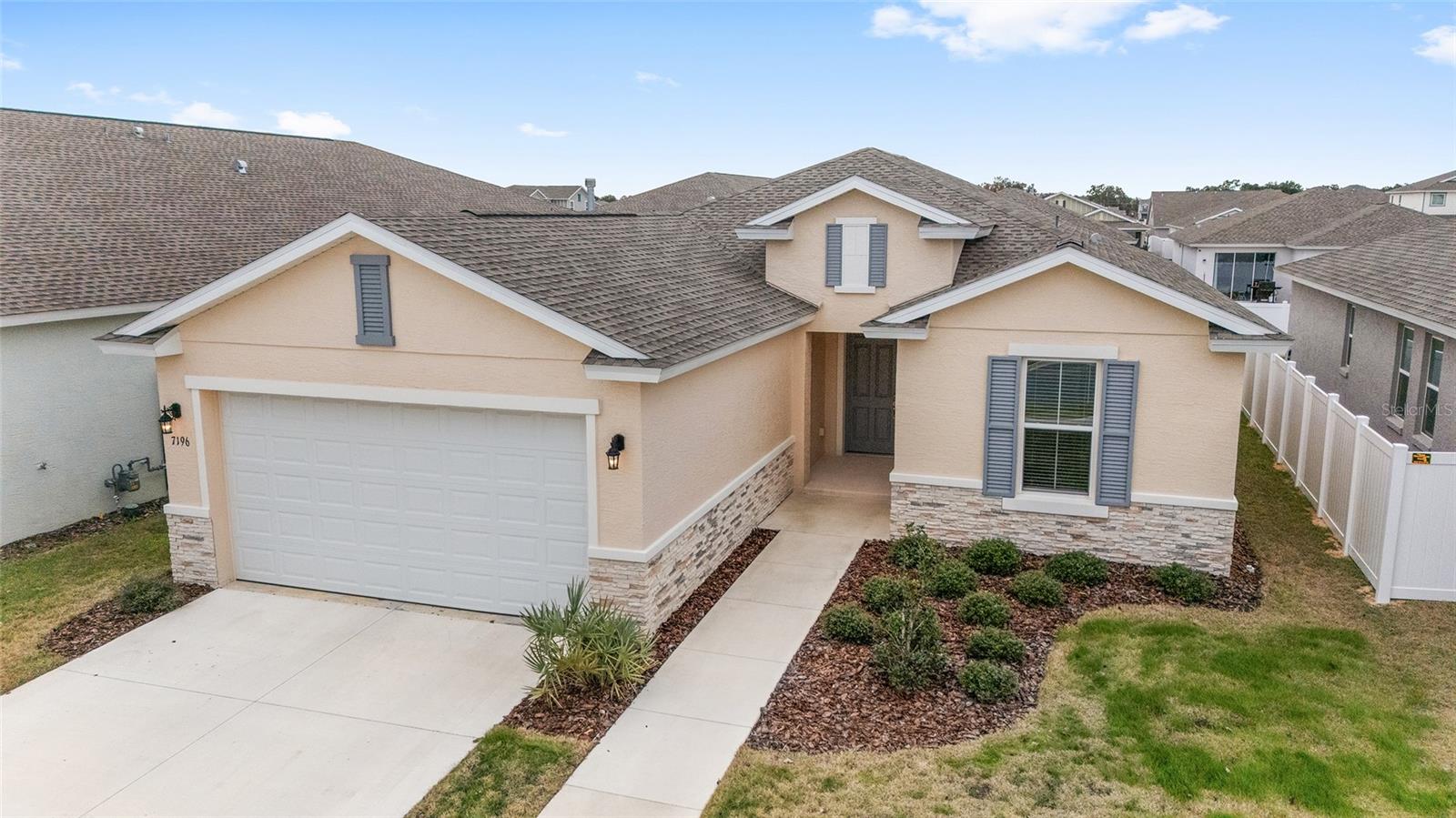 CALESA TOWNSHIP ROAN HILLS PH - Residential