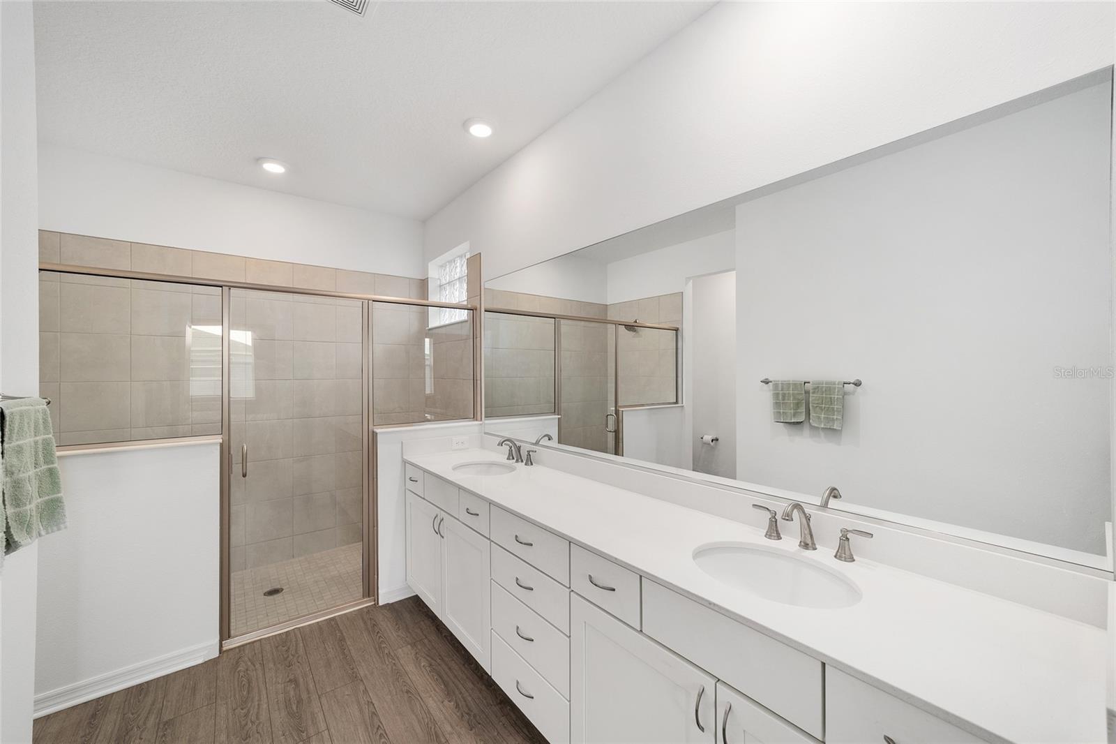 CALESA TOWNSHIP ROAN HILLS PH - Residential