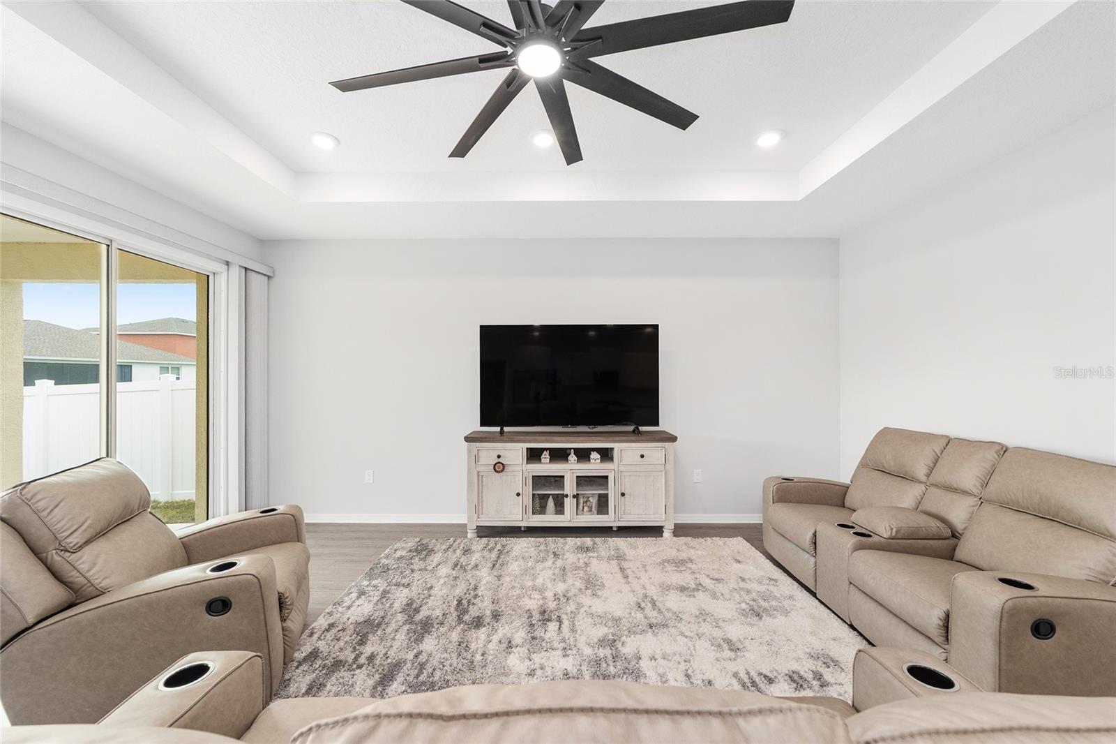 CALESA TOWNSHIP ROAN HILLS PH - Residential