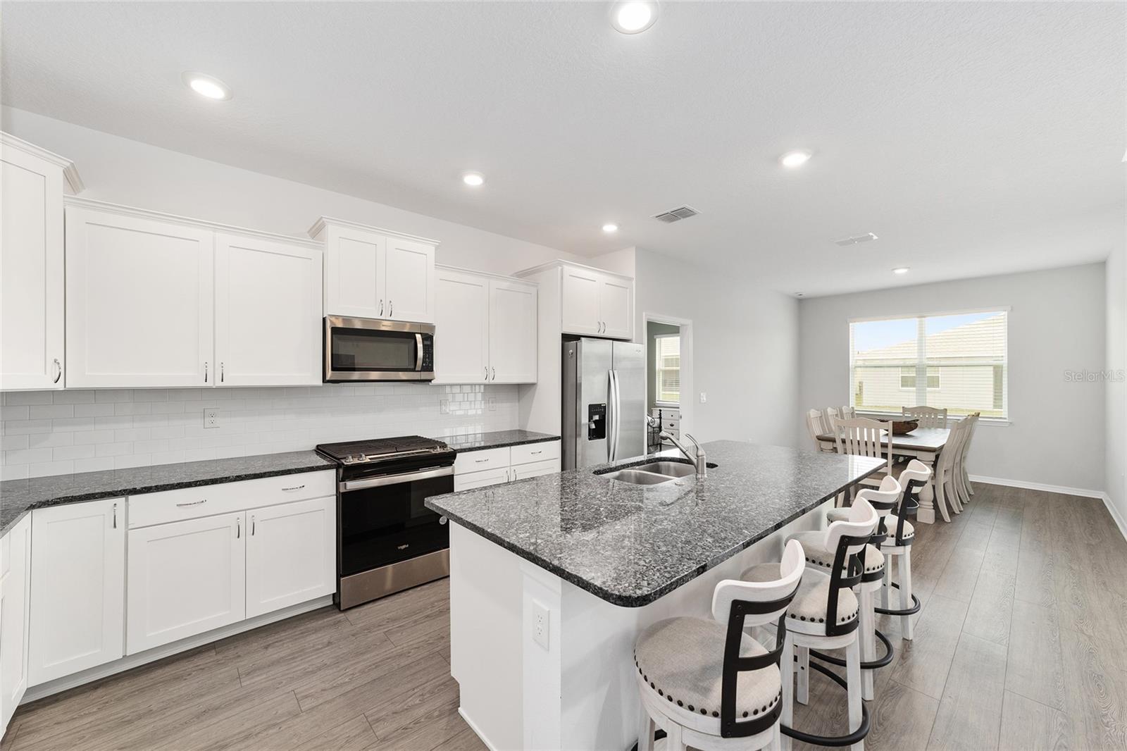 CALESA TOWNSHIP ROAN HILLS PH - Residential