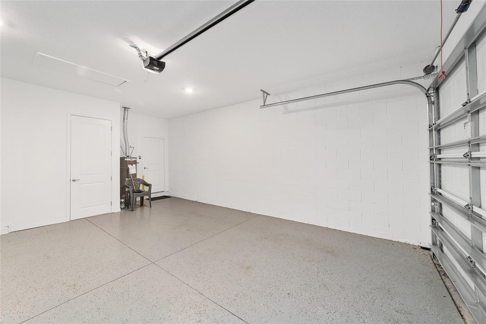 CALESA TOWNSHIP ROAN HILLS PH - Residential