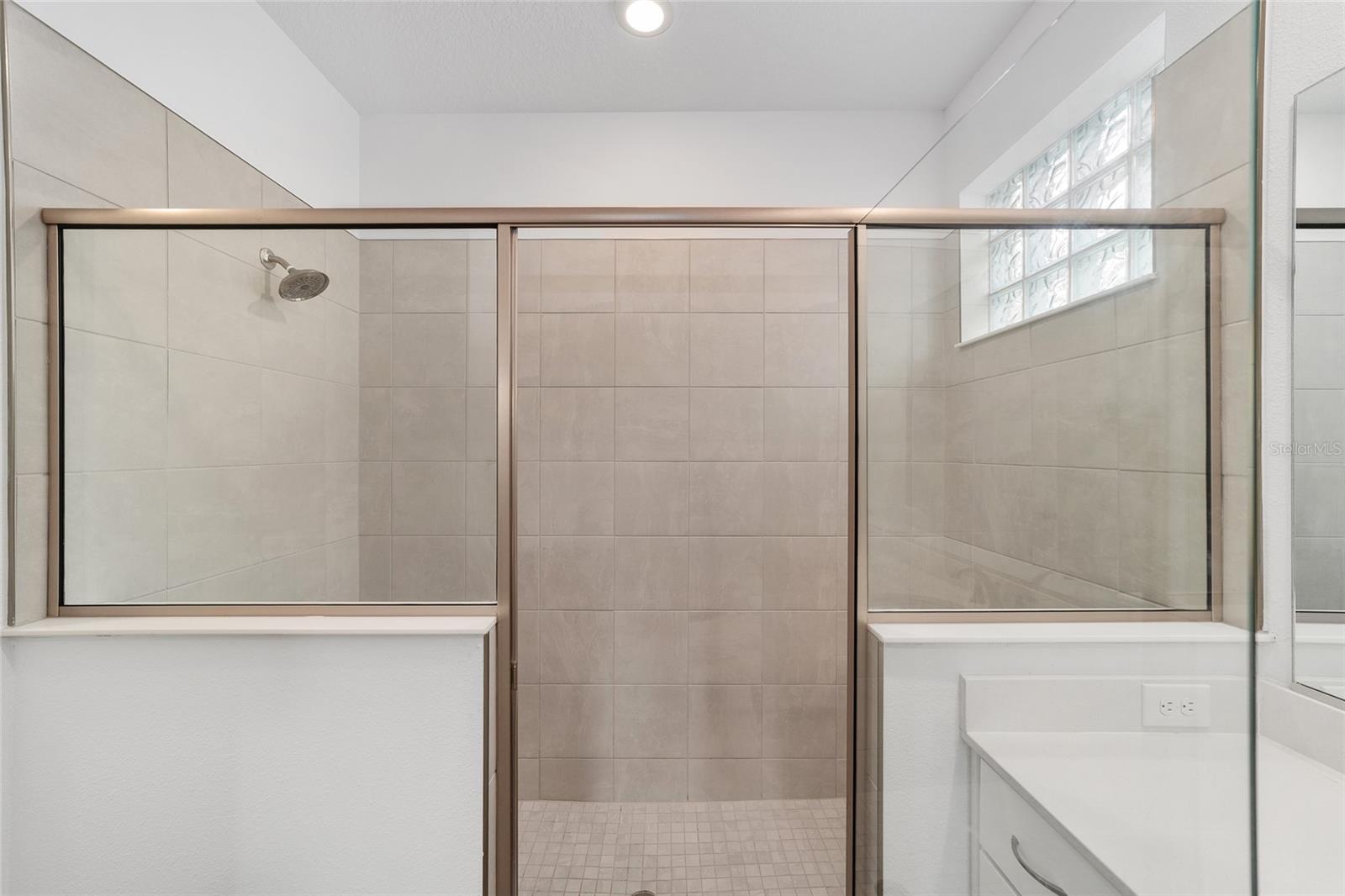 CALESA TOWNSHIP ROAN HILLS PH - Residential