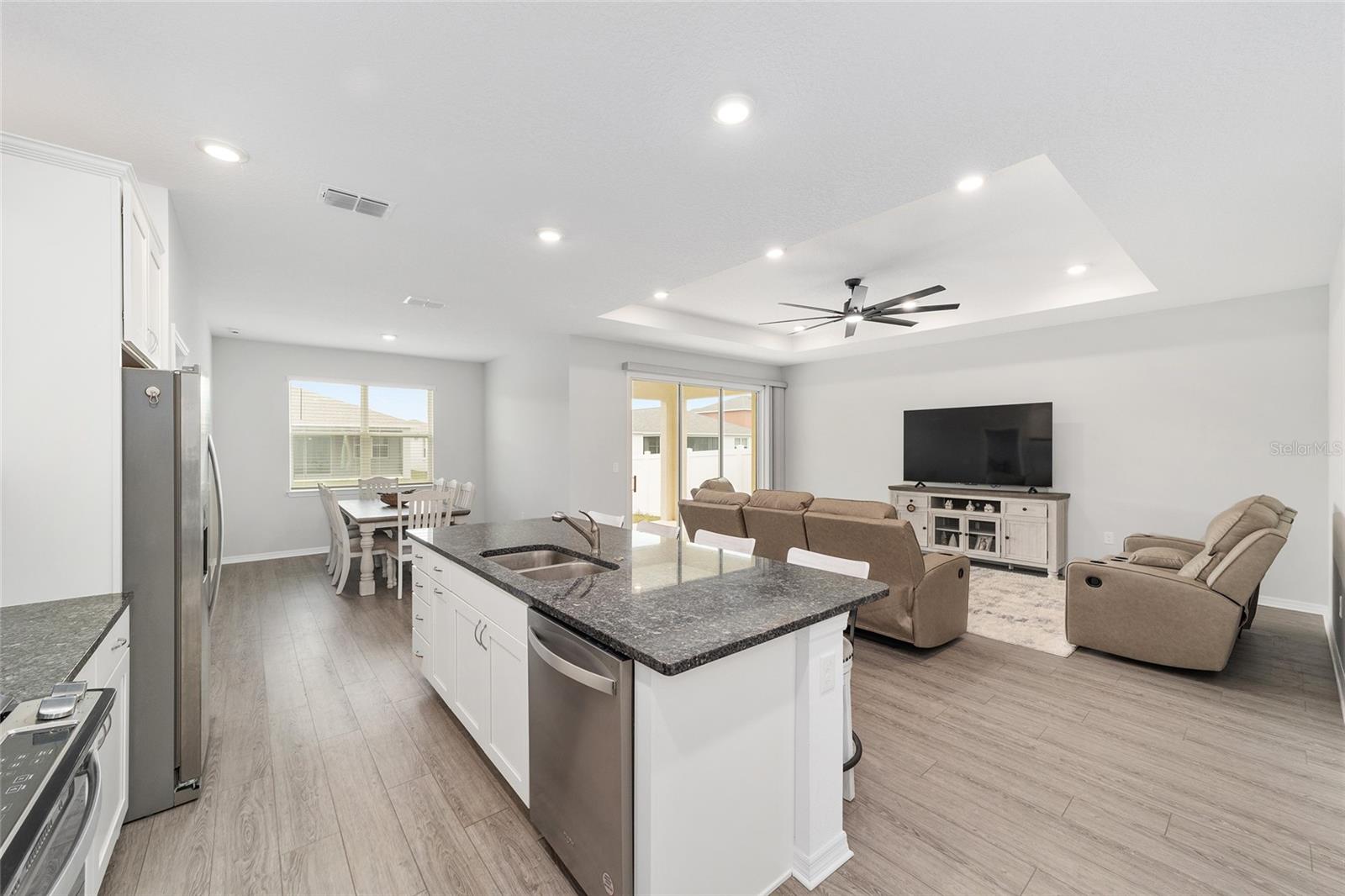 CALESA TOWNSHIP ROAN HILLS PH - Residential