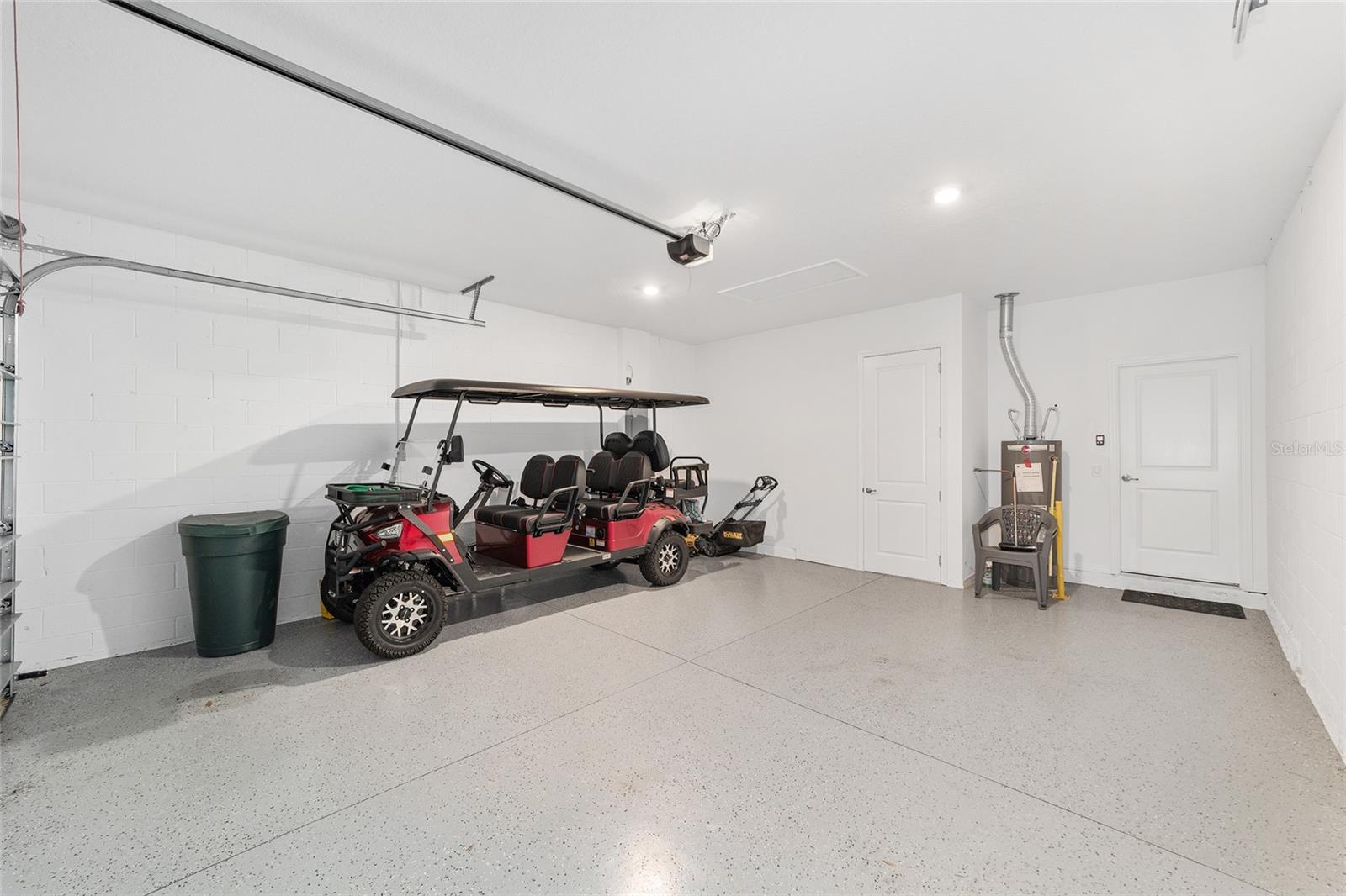 CALESA TOWNSHIP ROAN HILLS PH - Residential