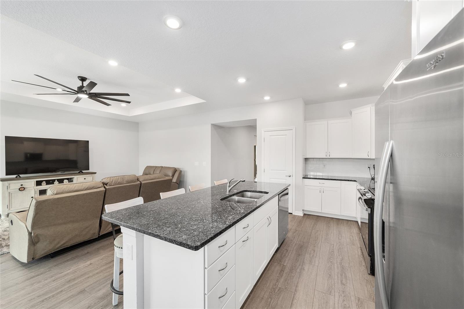 CALESA TOWNSHIP ROAN HILLS PH - Residential