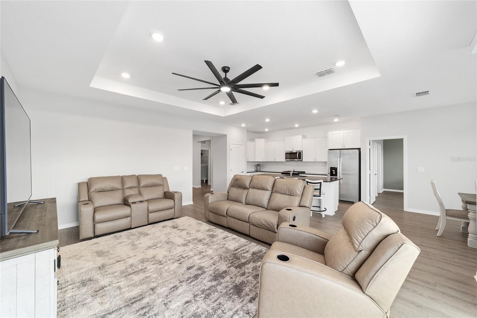 CALESA TOWNSHIP ROAN HILLS PH - Residential