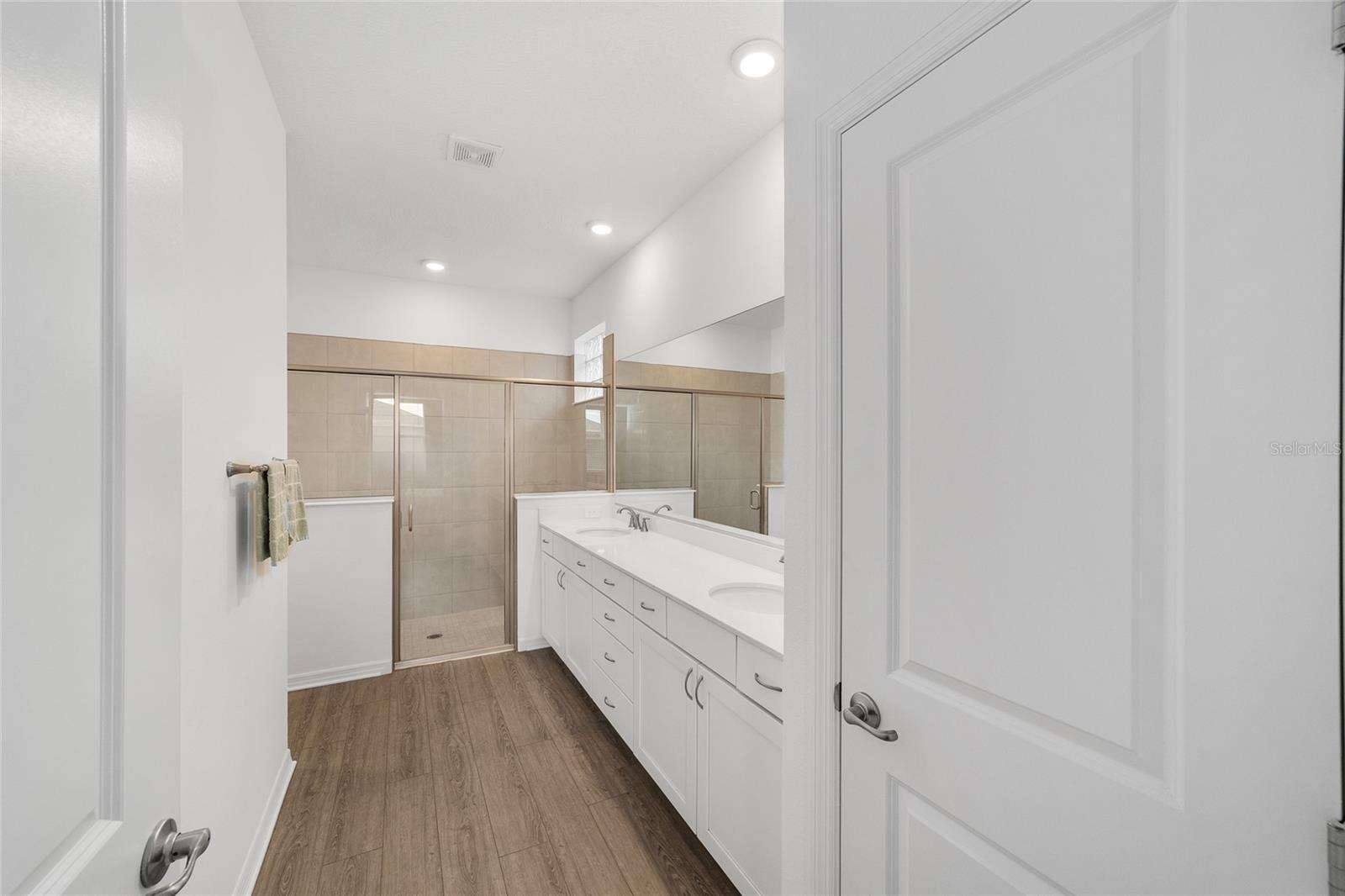 CALESA TOWNSHIP ROAN HILLS PH - Residential