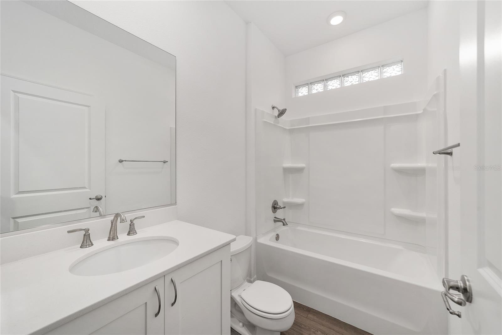 CALESA TOWNSHIP ROAN HILLS PH - Residential