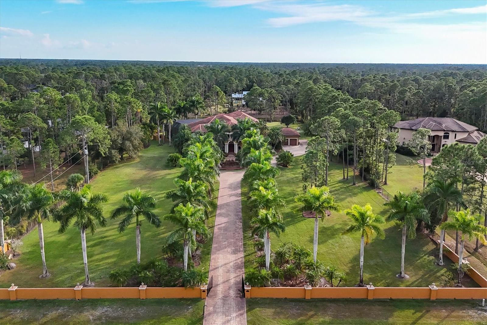 3657 TROPICAIRE BOULEVARD